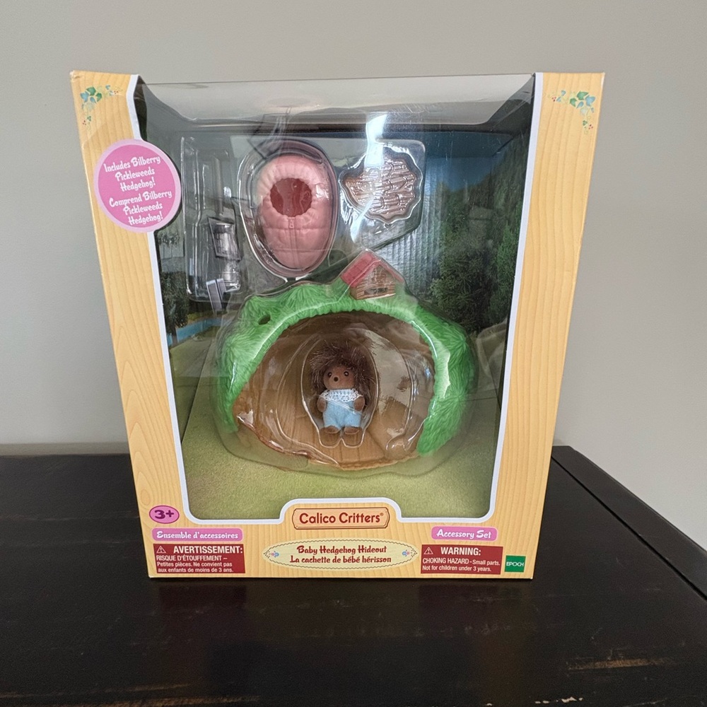 Calico Critters Baby Hedgehog Hideout Playset - Green/Brown/Pink